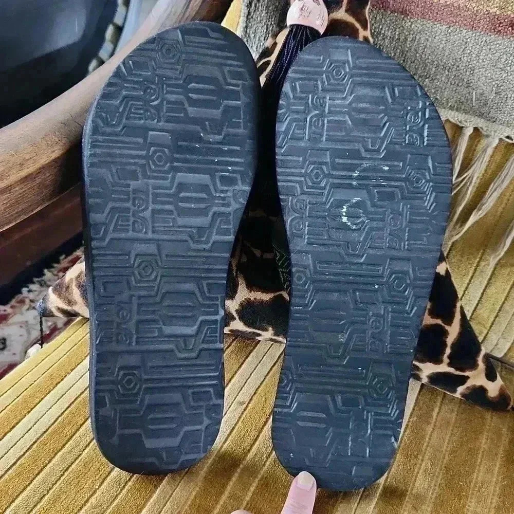 Men's Size 11 Teva Black Flipflops - Picture 10 of 15